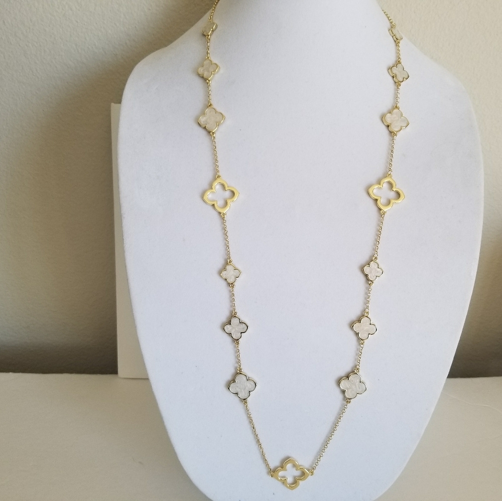 Brand new Gold nacklace, white enamel clover